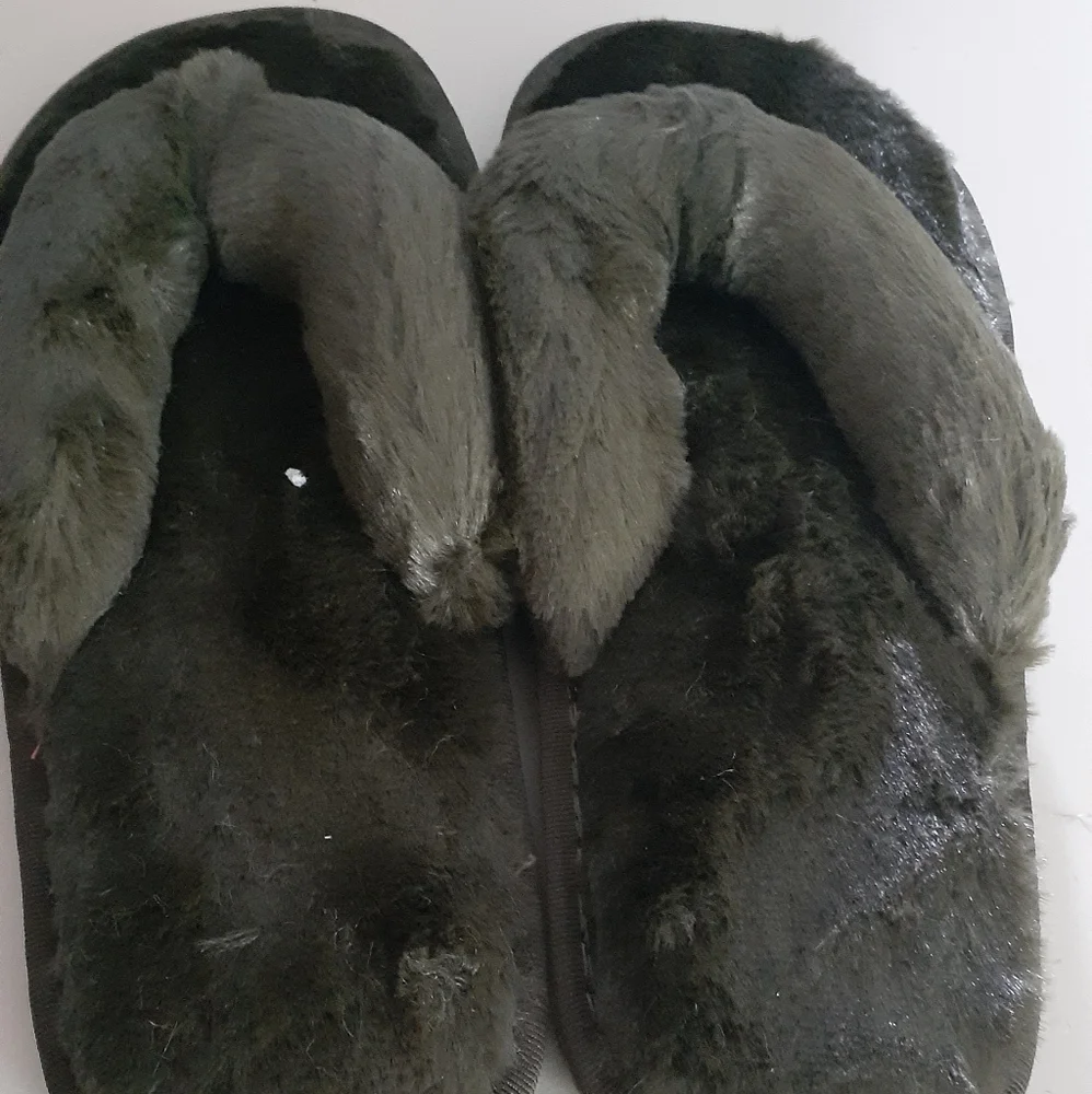 SOLD OUT Furry Sandals - Picture 9 of 10